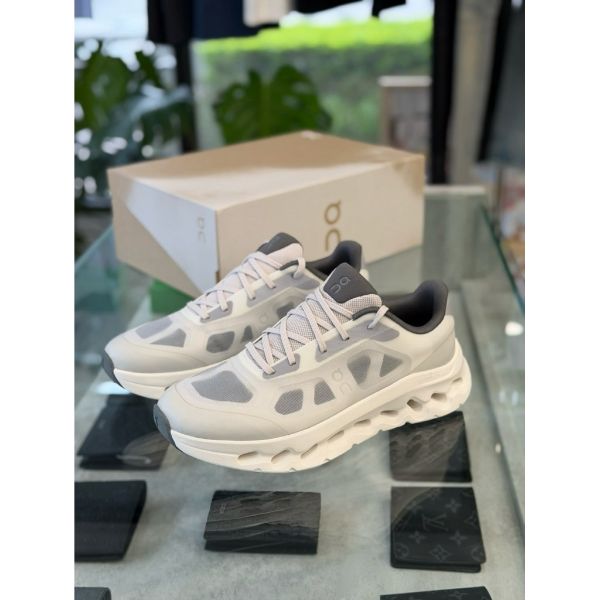 圖片 On 昂跑 Cloudtilt Remix 灰白配色 限量 球鞋