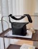 圖片 【LOEWE】CUBI 小牛皮斜跨包 黑色 小號