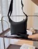 圖片 【LOEWE】CUBI 小牛皮斜跨包 黑色 小號