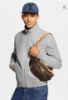 圖片 LV26 秋冬 尼龍的 LV M2A452 Rush Bumbag 腰包 高顏值 獨特的色澤 讓經典棕色 Monogram 老花顯得更加雋永 進階！