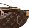 圖片 LV26 秋冬 尼龍的 LV M2A452 Rush Bumbag 腰包 高顏值 獨特的色澤 讓經典棕色 Monogram 老花顯得更加雋永 進階！