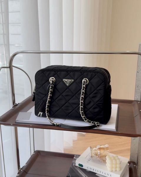 圖片 【PRADA】銀三角標菱格紋尼龍方型肩背包 黑色