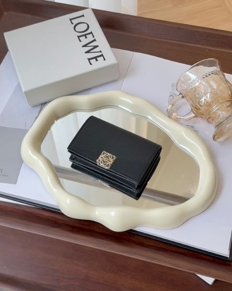 圖片 【LOEWE】ANAGRAM 鵝卵石掀蓋卡包 黑金