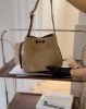 圖片 【CHANEL】26B 中號水桶包 麂皮卡其色 23公分