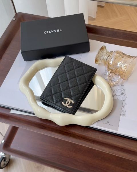 圖片 【CHANEL】浮雕鑽扣護照夾 黑色
