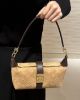圖片 《在台現貨最低特價  最新》Louis Vuitton LV 麂皮鎖扣Pochette包