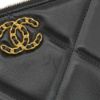 圖片 Chanel 展示品 19 皮穿鍊金雙C logo菱格羊皮手拿包(AP1059-黑)