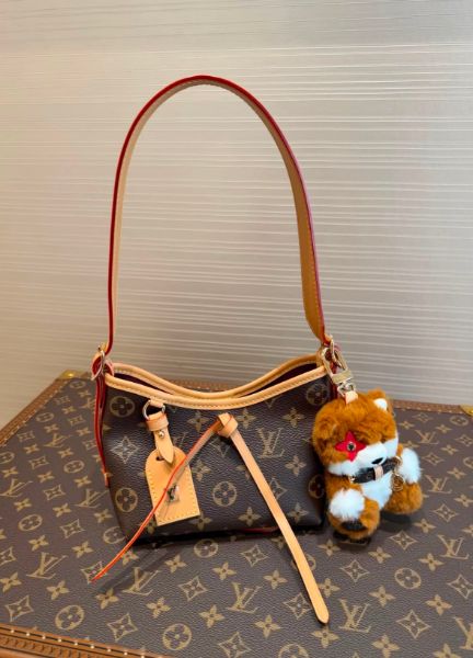 圖片 LV 新款 M2A711 Nano CarryAll 肩背包 發瘋！地表最萌「經典縮小版」來了！