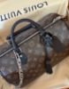 圖片 LV M12243 Speedy Soft 30 Dark Monogram塗層帆布製作 綴以黑色皮革飾邊 配以矚目的歌德式風格鏈帶 是旅行的完美之選