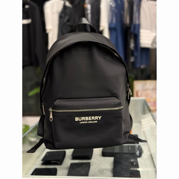 圖片 Burberry 經典 黑白字母設計 超實用 好看 基本款 後背包