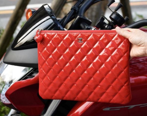 圖片 Chanel A82153 Valentine's Day 情人節限定手拿包 漆皮 紅