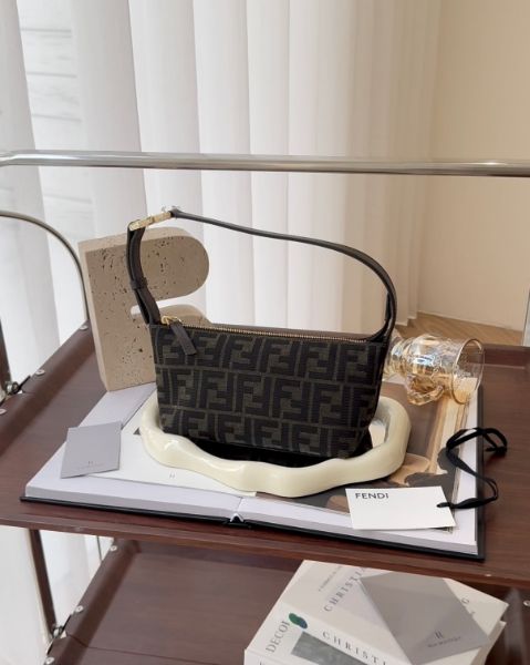 圖片 【FENDI】VANITY 小號飯盒包 棕色老花