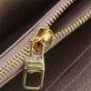 圖片 Louis Vuitton 展示品 牛皮壓紋拉鍊長夾(M69034-米)