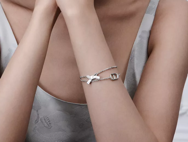 圖片 《在台現貨最低特價  最新》Dior 蝴蝶結水晶 CD 標誌銀色手鍊