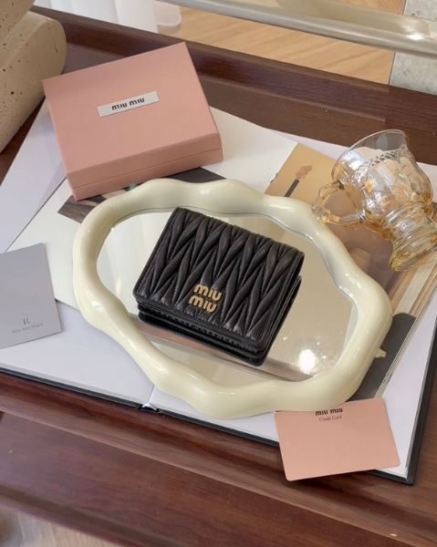 圖片 【MIUMIU】MATELASSE 納帕對開短夾 復古棕色
